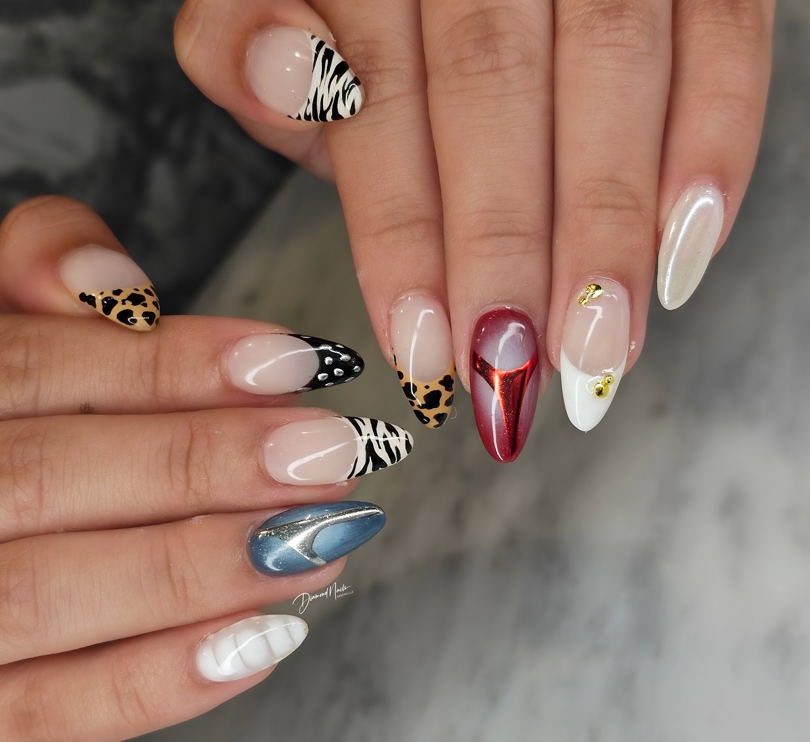 Diamond Nails logo